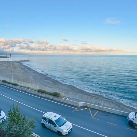 Incanto Sul Mare Fronte Spiaggia Con Ac Bergeggi